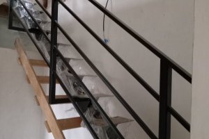 Лестница на монокосоуре с ограждением лестницы и площадки — фото 3